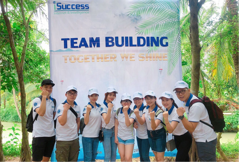 NHỮNG MẪU THIẾT KẾ ĐỒNG PHỤC TEAM BUILDING DOANH NGHIỆP BẮT MẮT (3).png