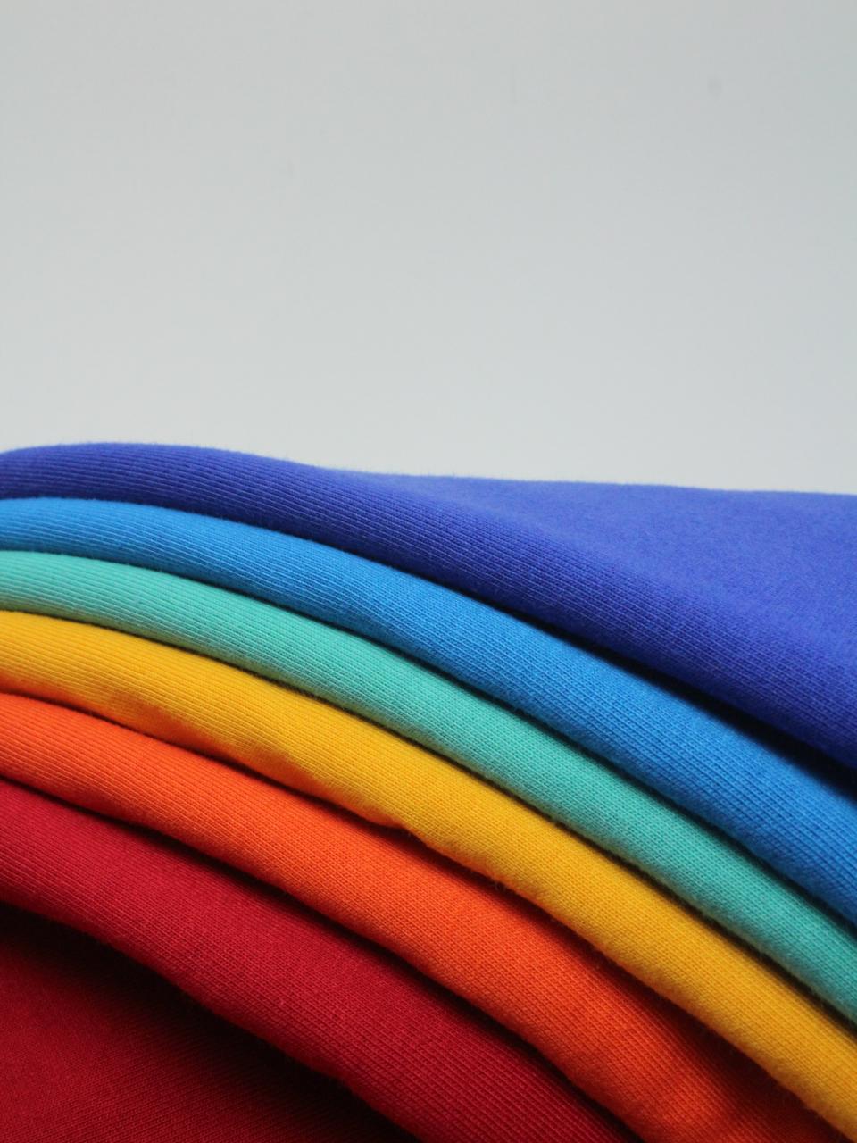 A Comprehensive Guide to Types of Fabrics Used in Apparel Manufacturing